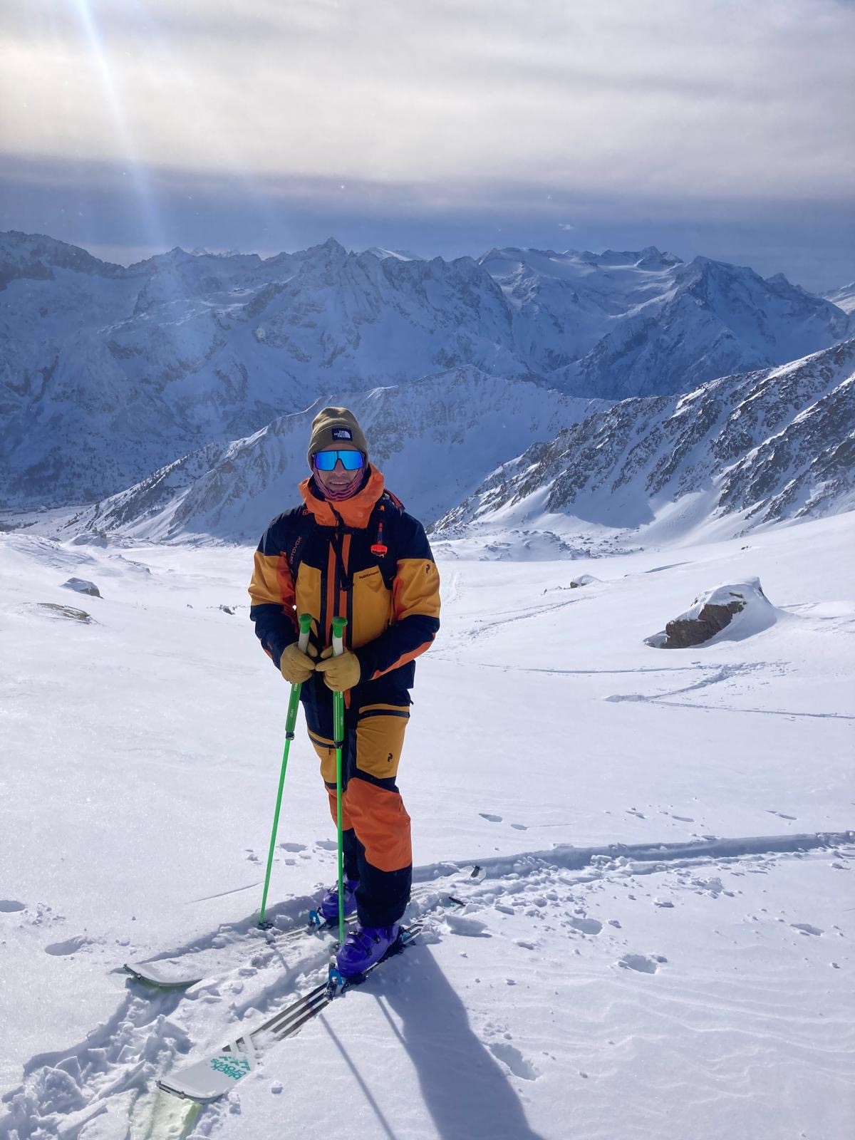 Profilo alpino e paesaggio di montagna